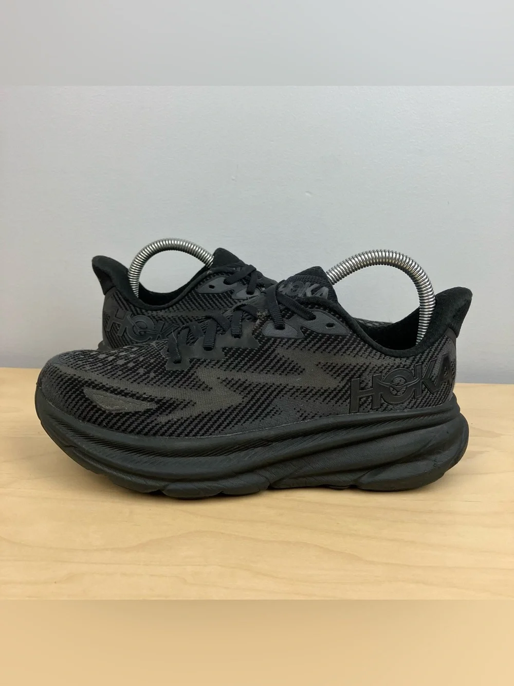 Hoka One One Women’s Size 8.0 B Clifton 9 Triple Black Athletic Running Shoes